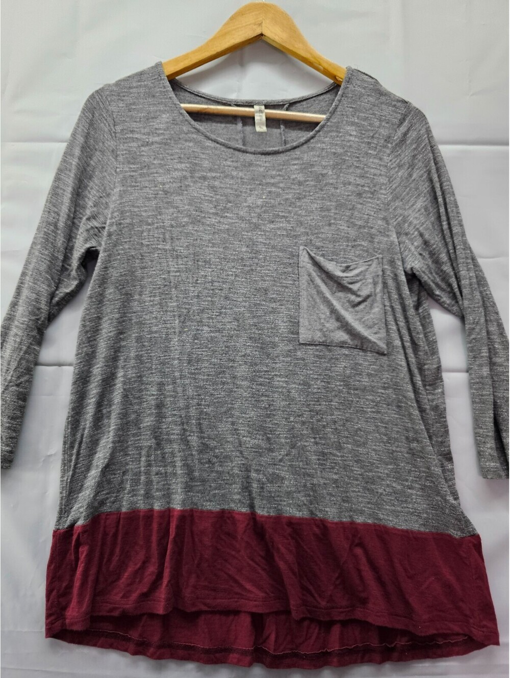 Sweet Grey Tunic Top Womens Medium Gray Burgundy Colorblock Long Sleeve